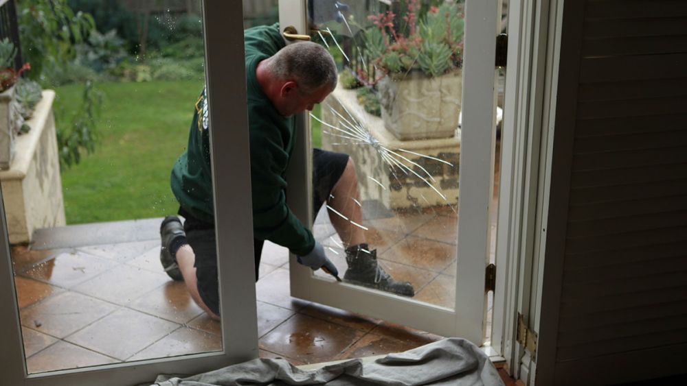 An Express Glass expert technician performing an emergency glass replacement service in NSW
